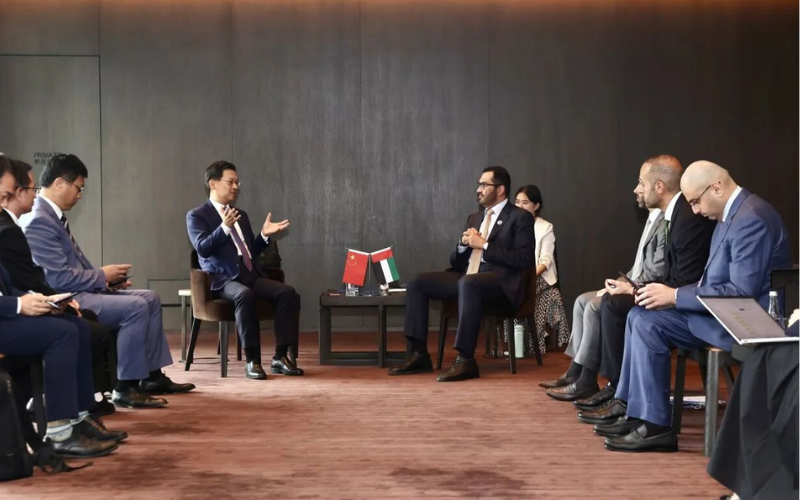 阿联酋工业与先进技术部长、ADNOC董事总经理一行与J9.COM举行会谈，探索工业AI合作新路径